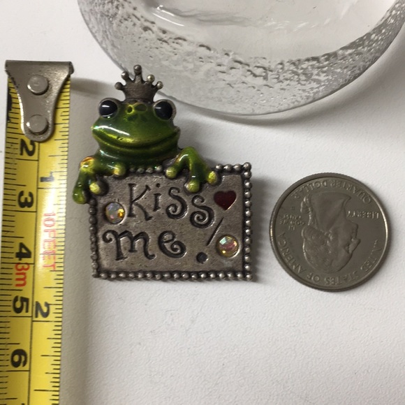 🖤Vtg Frog Prince pewter brooch - Picture 10 of 13